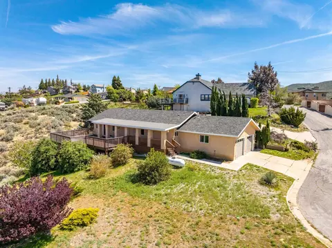 14761 Flintstone Dr, Elizabeth Lake, CA 93532