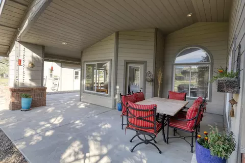 Exterior - 29571 Jamaica Dunes Dr, Tehachapi, CA 93561 photo 4 of 8