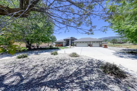 Exterior - 29571 Jamaica Dunes Dr, Tehachapi, CA 93561 photo 2 of 8