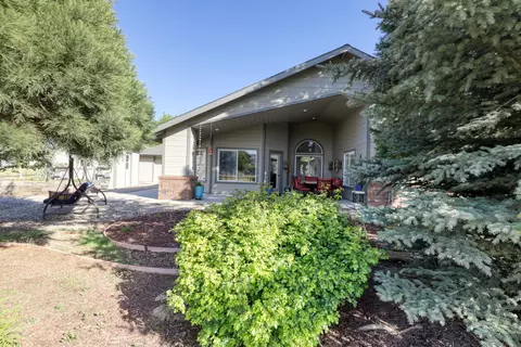 Exterior - 29571 Jamaica Dunes Dr, Tehachapi, CA 93561 photo 5 of 8