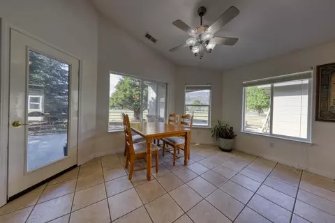 Dining - 29571 Jamaica Dunes Dr, Tehachapi, CA 93561 photo 1 of 1