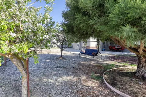 Exterior - 29571 Jamaica Dunes Dr, Tehachapi, CA 93561 photo 6 of 8