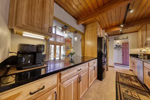 Kitchen - 26701 Sutter Ct, Tehachapi, CA 93561 photo 2 of 9