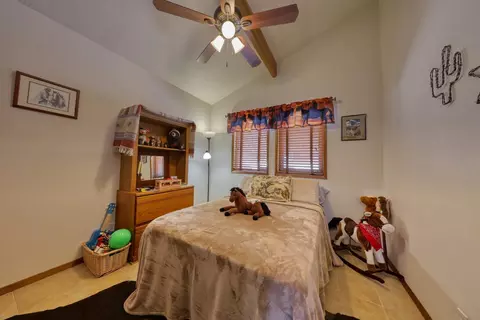 Bedroom - 26701 Sutter Ct, Tehachapi, CA 93561 photo 4 of 6