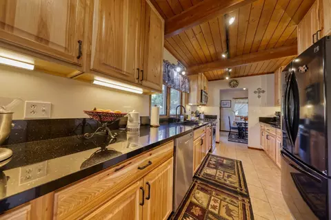 Kitchen - 26701 Sutter Ct, Tehachapi, CA 93561 photo 3 of 9