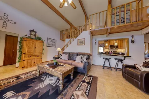 Living - 26701 Sutter Ct, Tehachapi, CA 93561 photo 2 of 7
