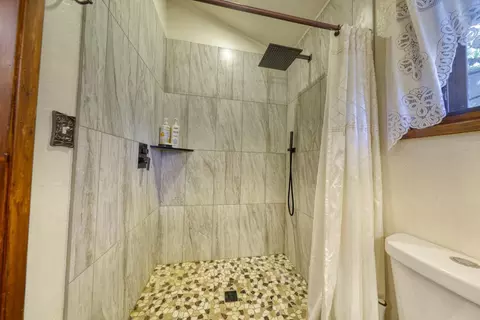 Bath - 26701 Sutter Ct, Tehachapi, CA 93561 photo 2 of 4