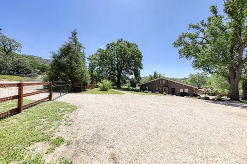 Exterior - 26701 Sutter Ct, Tehachapi, CA 93561 photo 9 of 18