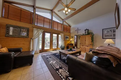 Living - 26701 Sutter Ct, Tehachapi, CA 93561 photo 5 of 7