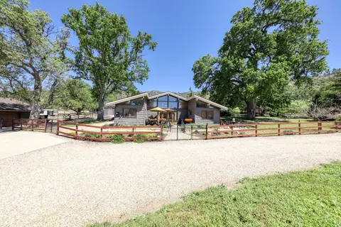 Exterior - 26701 Sutter Ct, Tehachapi, CA 93561 photo 16 of 18