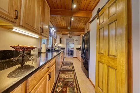 Kitchen - 26701 Sutter Ct, Tehachapi, CA 93561 photo 4 of 9