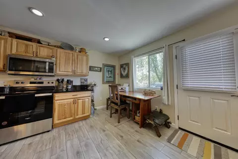 Kitchen - 26701 Sutter Ct, Tehachapi, CA 93561 photo 6 of 9