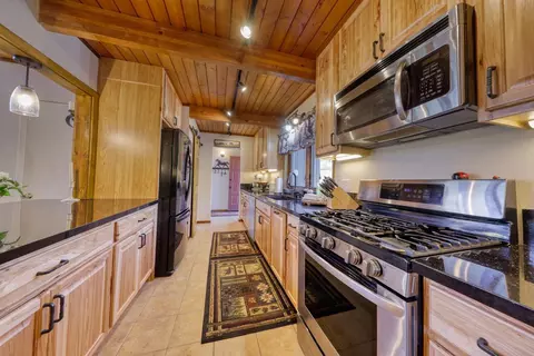 Kitchen - 26701 Sutter Ct, Tehachapi, CA 93561 photo 1 of 9