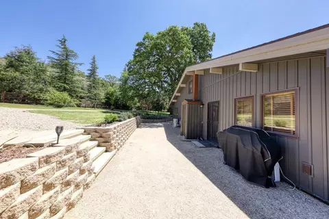 Exterior - 26701 Sutter Ct, Tehachapi, CA 93561 photo 7 of 18