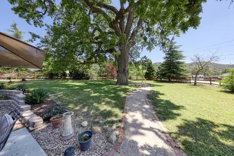 Exterior - 26701 Sutter Ct, Tehachapi, CA 93561 photo 4 of 18