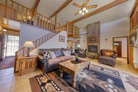 Living - 26701 Sutter Ct, Tehachapi, CA 93561 photo 3 of 7