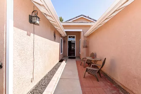 Entry Way - 6310 Treehaven Ct, Lancaster, CA 93536 photo 1 of 2