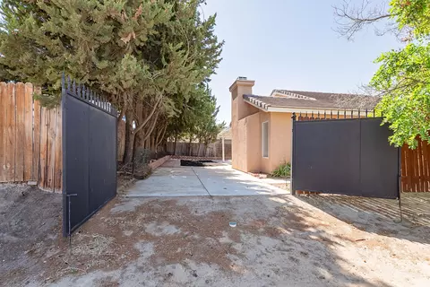Exterior - 6310 Treehaven Ct, Lancaster, CA 93536 photo 7 of 9