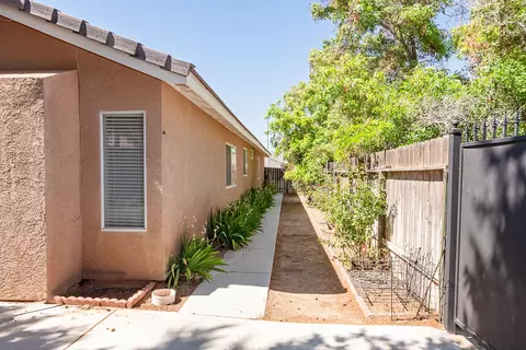 Exterior - 6310 Treehaven Ct, Lancaster, CA 93536 photo 6 of 9