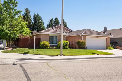 Exterior - 6310 Treehaven Ct, Lancaster, CA 93536 photo 2 of 9