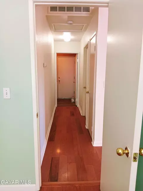 Entry Way - 6310 Treehaven Ct, Lancaster, CA 93536 photo 2 of 2