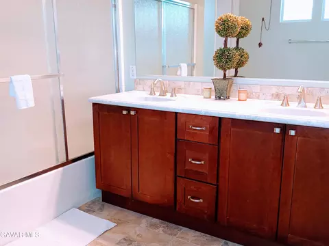 Bath - 6310 Treehaven Ct, Lancaster, CA 93536 photo 5 of 5