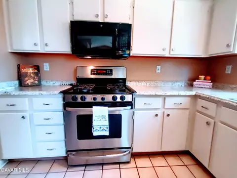 Kitchen - 6310 Treehaven Ct, Lancaster, CA 93536 photo 2 of 2