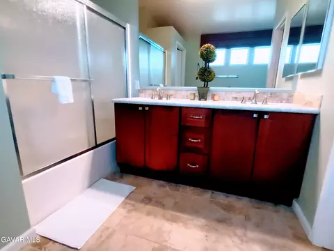 Bath - 6310 Treehaven Ct, Lancaster, CA 93536 photo 4 of 5