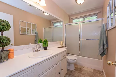 Bath - 6310 Treehaven Ct, Lancaster, CA 93536 photo 1 of 5