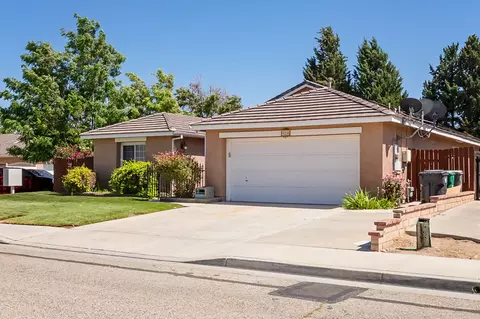 Exterior - 6310 Treehaven Ct, Lancaster, CA 93536 photo 3 of 9