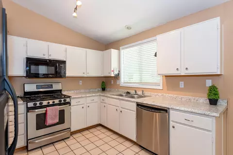 Kitchen - 6310 Treehaven Ct, Lancaster, CA 93536 photo 1 of 2