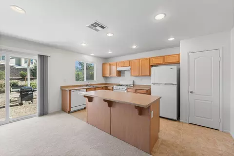 Kitchen - 7150 Lyric Ave, Lancaster, CA 93536 photo 2 of 6