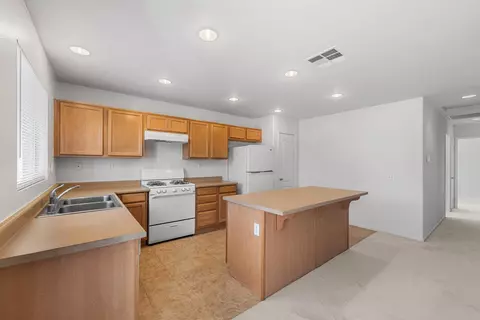 Kitchen - 7150 Lyric Ave, Lancaster, CA 93536 photo 3 of 6