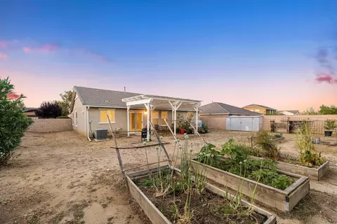 Exterior - 7150 Lyric Ave, Lancaster, CA 93536 photo 10 of 20