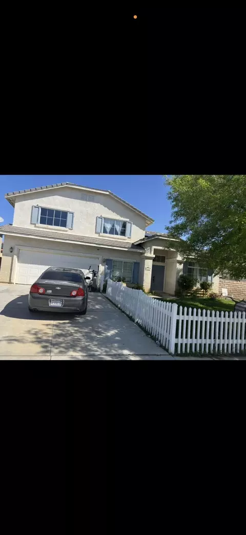 1761 Blackberry Ct W, Palmdale, CA 93551