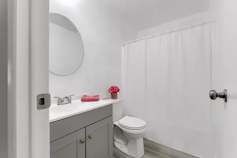 Bath - 43638 Oleander St, Lancaster, CA 93535 photo 1 of 2