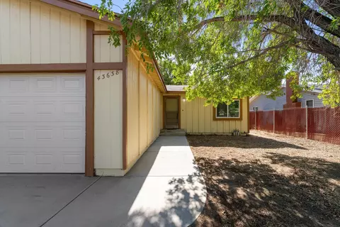 Exterior - 43638 Oleander St, Lancaster, CA 93535 photo 2 of 3