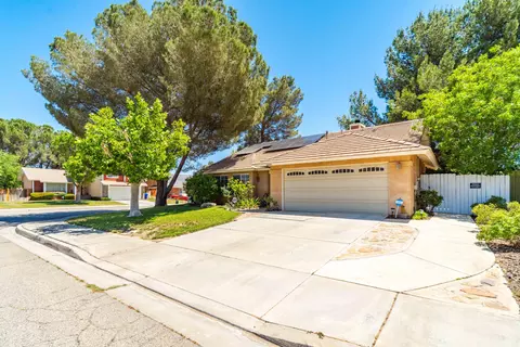 44044 11th St E, Lancaster, CA 93535 photo 2