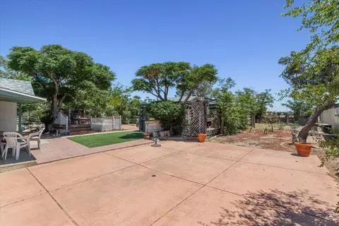 Exterior - 43120 7th Street E St E, Lancaster, CA 93535 photo 4 of 5