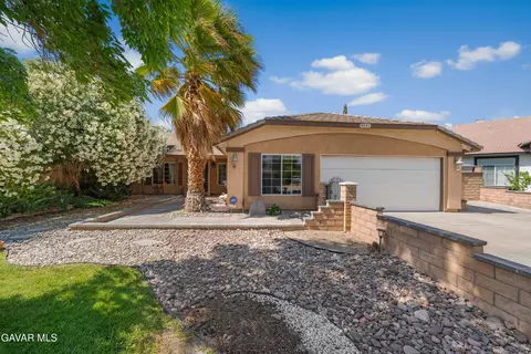 6141 Charlotte Pl, Palmdale, CA 93552
