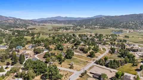 View/Area - 24350 Deertrail Dr, Tehachapi, CA 93561 photo 2 of 4