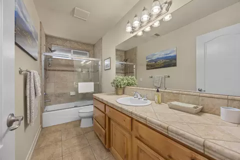 Bath - 24350 Deertrail Dr, Tehachapi, CA 93561 photo 3 of 4