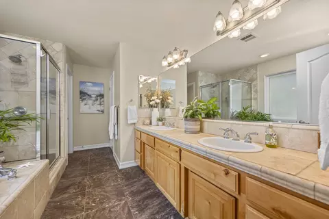 Bath - 24350 Deertrail Dr, Tehachapi, CA 93561 photo 1 of 4