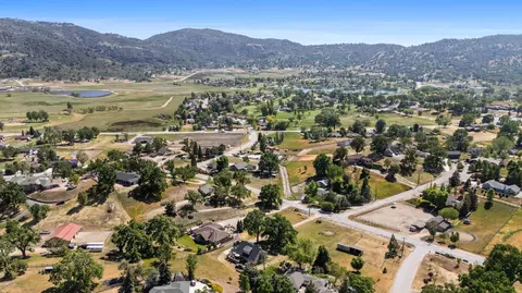 View/Area - 24350 Deertrail Dr, Tehachapi, CA 93561 photo 3 of 4
