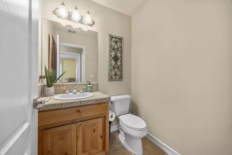 Bath - 24350 Deertrail Dr, Tehachapi, CA 93561 photo 4 of 4