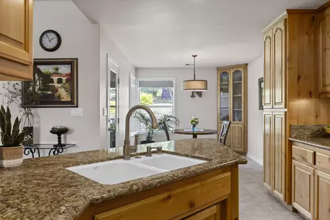 Kitchen - 24350 Deertrail Dr, Tehachapi, CA 93561 photo 5 of 5