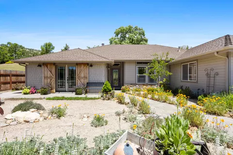 Exterior - 24350 Deertrail Dr, Tehachapi, CA 93561 photo 6 of 7