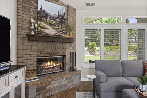 Living - 24350 Deertrail Dr, Tehachapi, CA 93561 photo 2 of 3