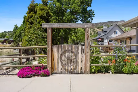 Exterior - 24350 Deertrail Dr, Tehachapi, CA 93561 photo 3 of 7