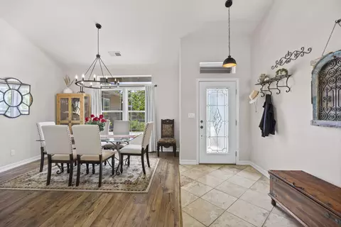 Entry Way - 24350 Deertrail Dr, Tehachapi, CA 93561 photo 4 of 5